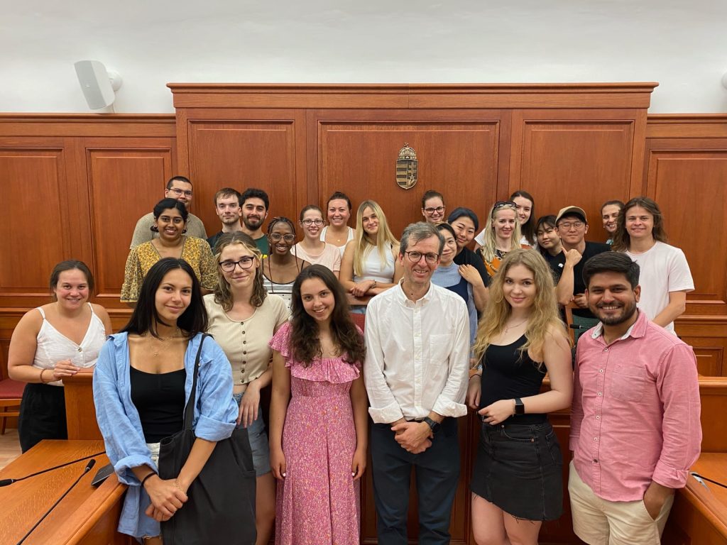 Cursos: Nuestro director Juan Eduardo Ibáñez dictó curso de Sostenibilidad Corporativa en Pázmany Péter Catholic University de Budapest