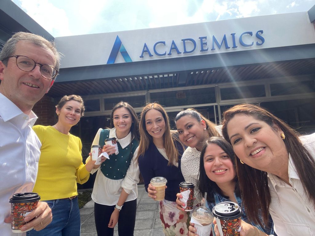 Vinculación internacional: Nuestro director, Juan E. Ibáñez, dictó curso "Sostenibilidad Corporativa, desafíos de la empresa moderna" en Magíster en Derecho de la Empresa LLM UC en Guatemala